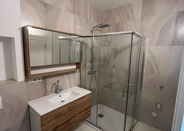 Apartman 10 Minutes To S-bahn I Garden Option I Wifi Bécs